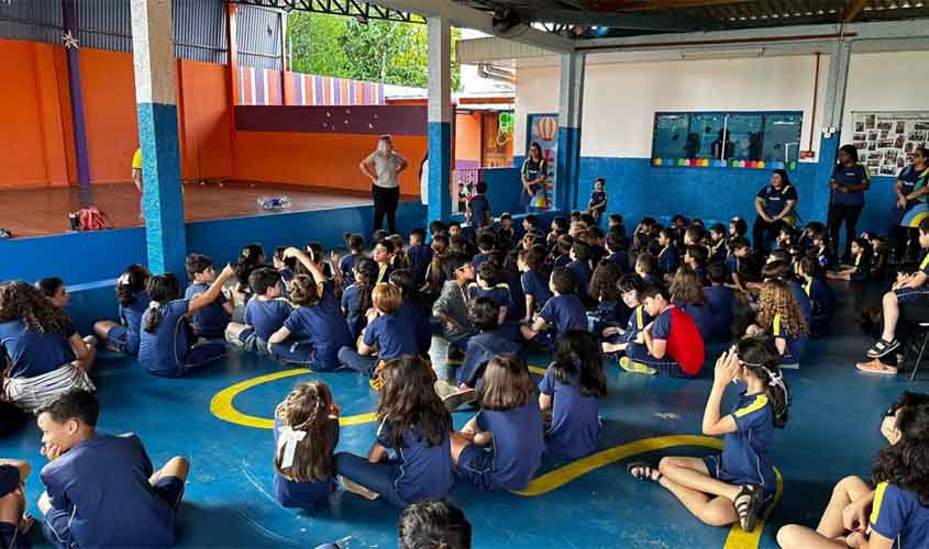 Prefeitura faz ação educativa sobre meio ambiente com alunos do Instituto Educacional Marise Castiel