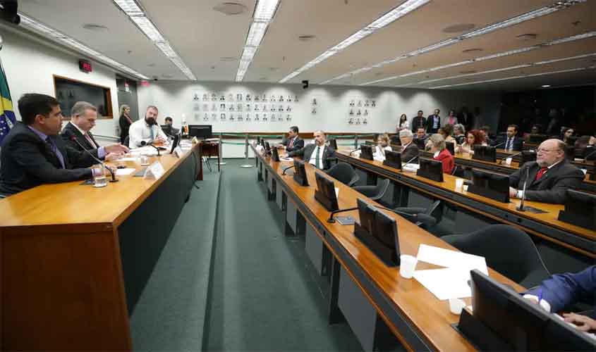 Conselho de Ética da Câmara instaura processo contra Eduardo Bolsonaro