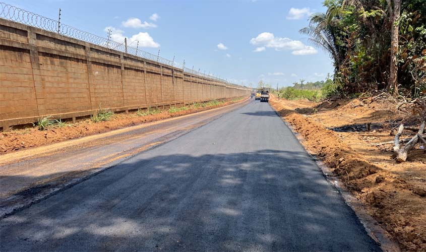 Estrada das Granjas avança com pavimentação no Nova Esperança
