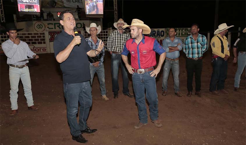 Maurão de Carvalho prestigia abertura da Expoazza