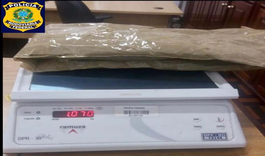 PRF prende passageira de táxi com cocaína e documento falso