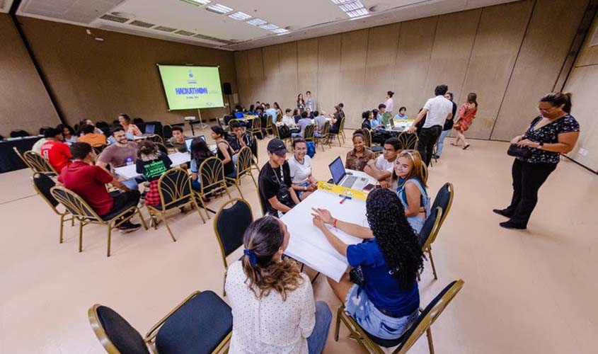 Alunos de escola pública vencem Hackathon com jogo de tabuleiro que combate a desinformação sobre vacinação