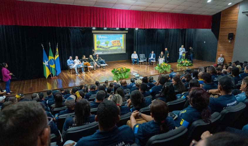 Motoristas e monitores do transporte escolar passam por capacitação em Porto Velho