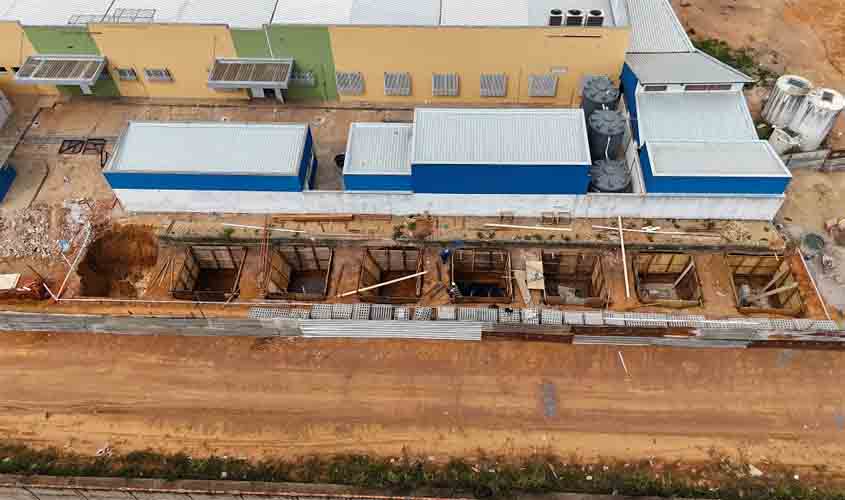 Obras do sumidouro do Hospital Regional de Guajará-Mirim são iniciadas após cobranças da Dra. Taíssa