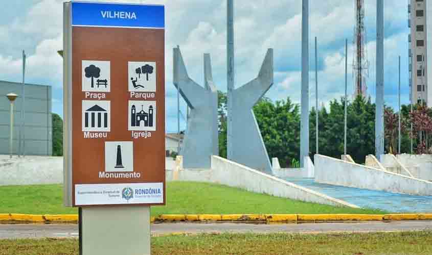 Vilhena recebe placas de identificação de pontos turísticos em projeto do Governo do Estado