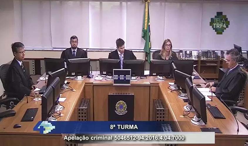 Por 3 a 0, desembargadores do TRF4 mantêm condenação de Lula no caso triplex