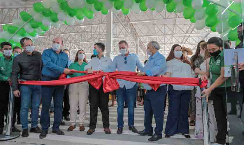 Hildon Chaves acompanha inauguração de mais um empreendimento varejista em Porto Velho