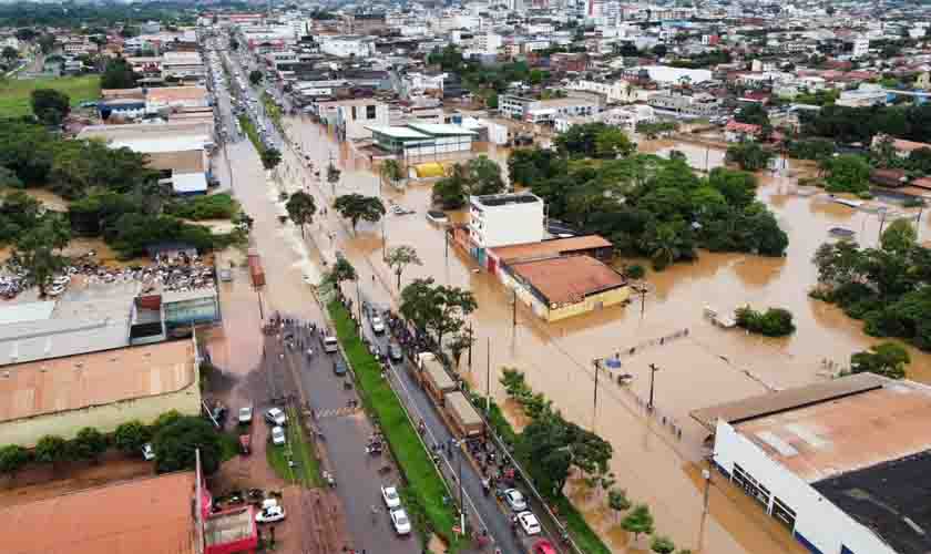 Adepro doa recursos para vítimas das enchentes de Cacoal