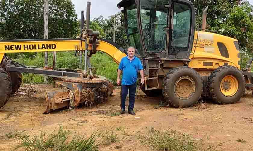 Patrol da prefeitura de Porto Velho está abandonada na área rural do distrito de Rio Pardo