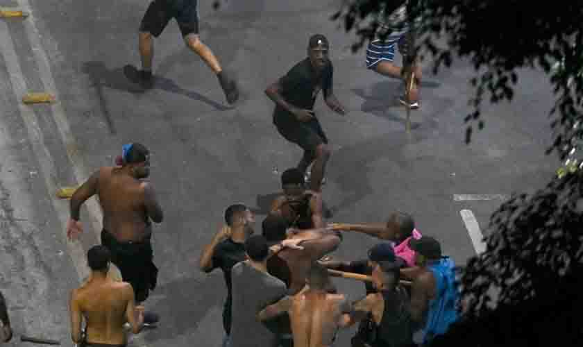 Torcedores do Flamengo e Botafogo brigam nas ruas do Rio