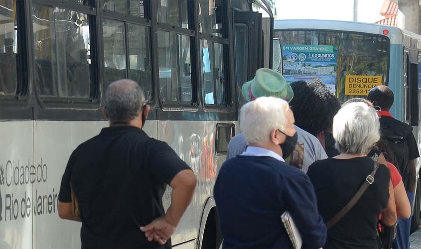 Fundação deve pagar vale-transporte a enfermeira que usa ônibus intermunicipal