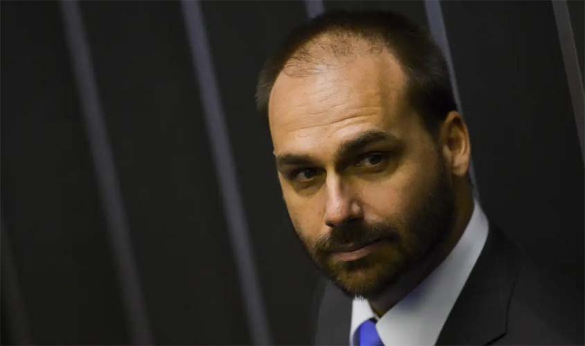 Moraes manda notificar Eduardo Bolsonaro sobre ação penal