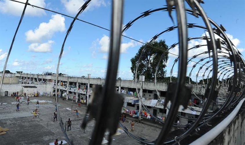 Depen suspende visitas de familiares e advogados em prisões federais