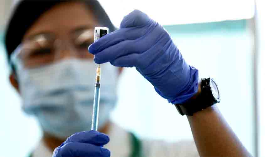 Professores e policiais serão vacinados em SP a partir de abril