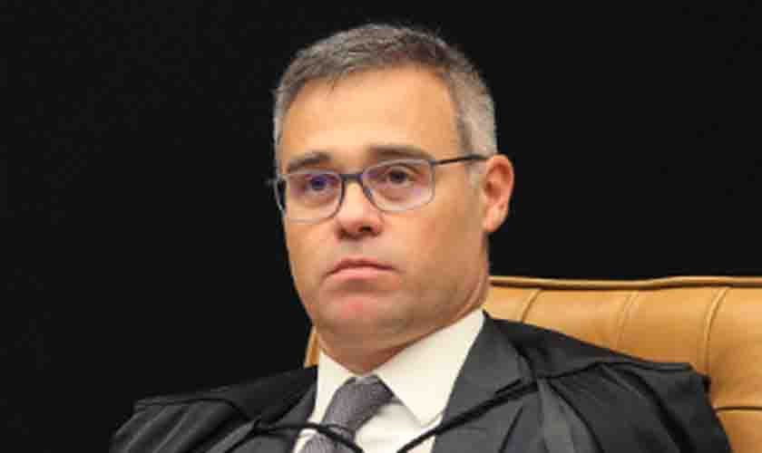 Ministro André Mendonça suspende ações judiciais sobre excessos de linguagem de juízes