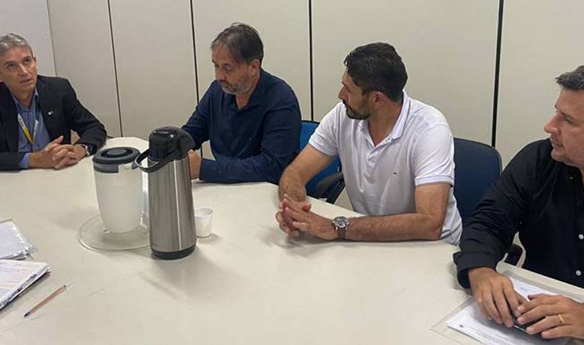 Márcio Pacele se reúne com superintendente dos Correios e trata termos para abertura da AGC de Vista Alegre do Abunã