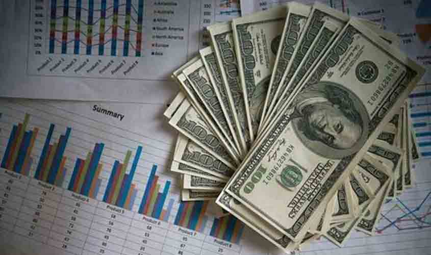 Dólar fecha última sessão a R$ 5,71, após alta de 0,73%