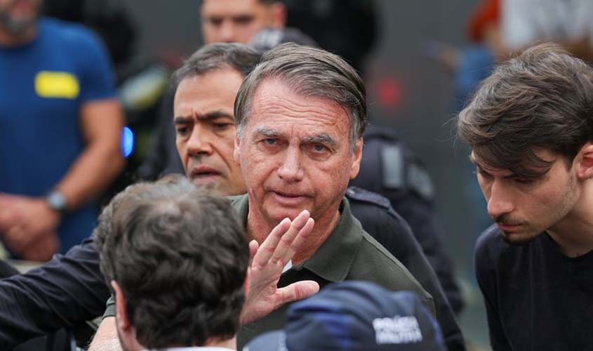 Alexandre de Moraes concede prisão domiciliar a Bolsonaro