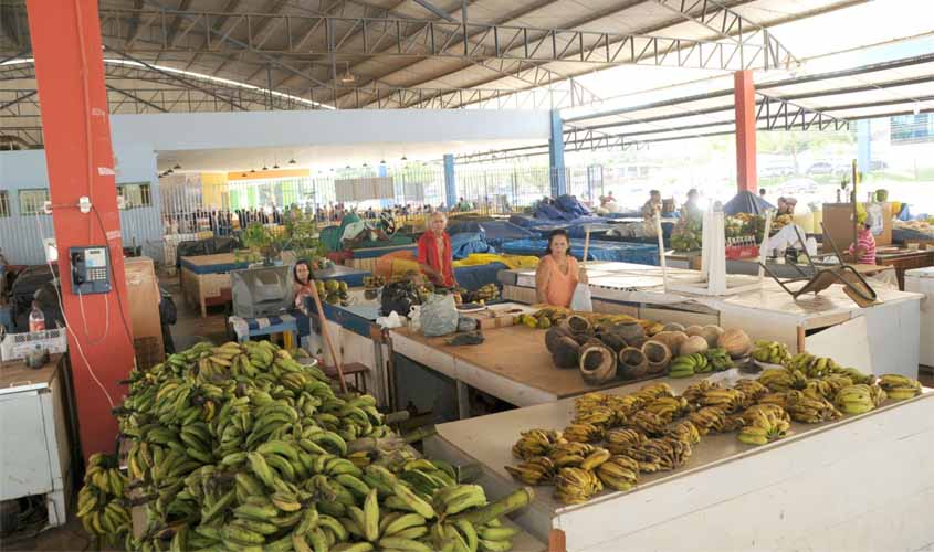 Feira de domingo retorna para o pátio do Feirão do Produtor, no Cai n’Água