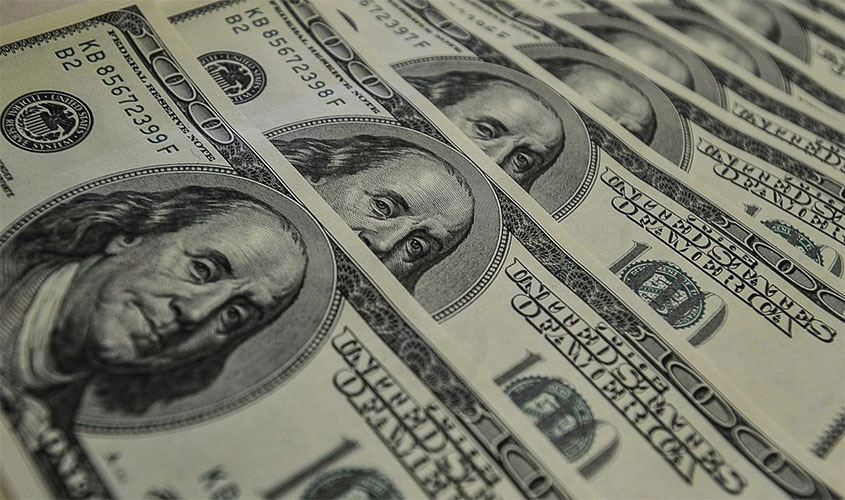 Dólar sobe a R$ 5,668 e bate recorde em dia de demissão de ministro