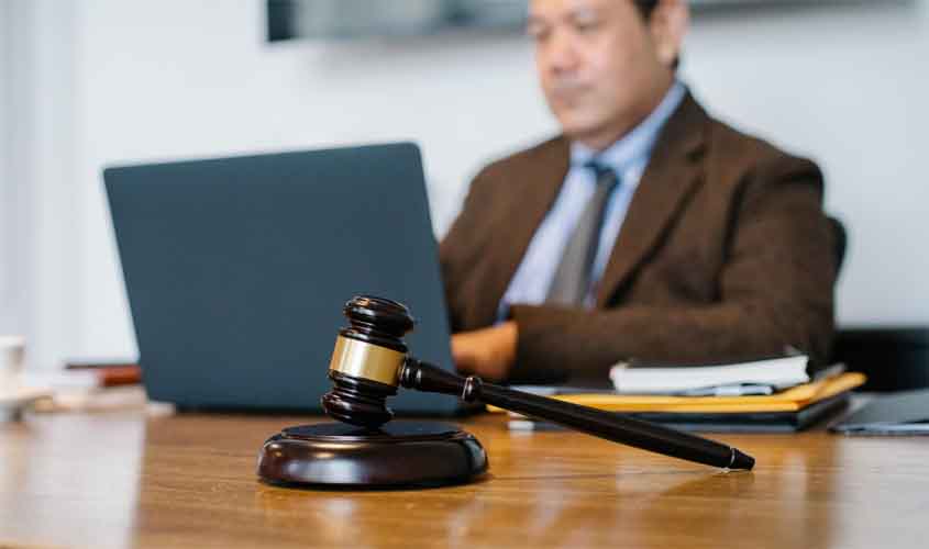 Advogado online: Conheça suas vantagens e veja dicas para contratação de um bom profissional