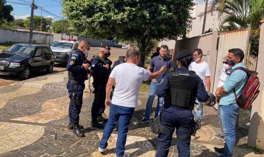 Presidente da Câmara de Vereadores mantém homem detido em casa, aciona a polícia e denuncia tentativa de extorsão