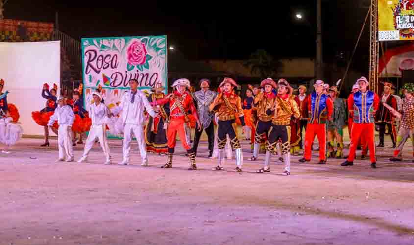 Variedade de cores, brilho e muita dança marcam terceira noite do Arraial Flor do Maracujá