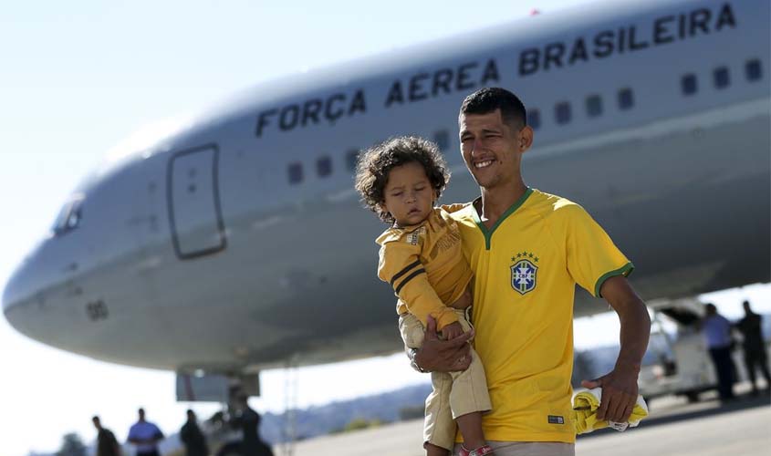 Brasília recebe 50 venezuelanos; 20 são crianças