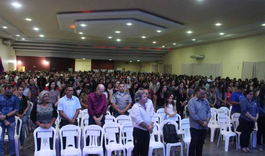 Mais de mil profissionais da educação participam do Fórum Municipal de Educação