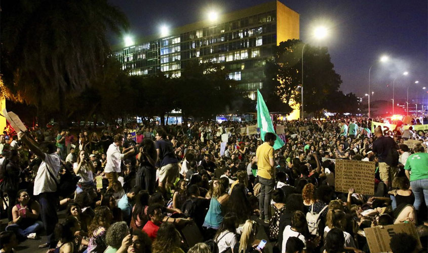 Manifestantes vão às ruas em defesa da Amazônia