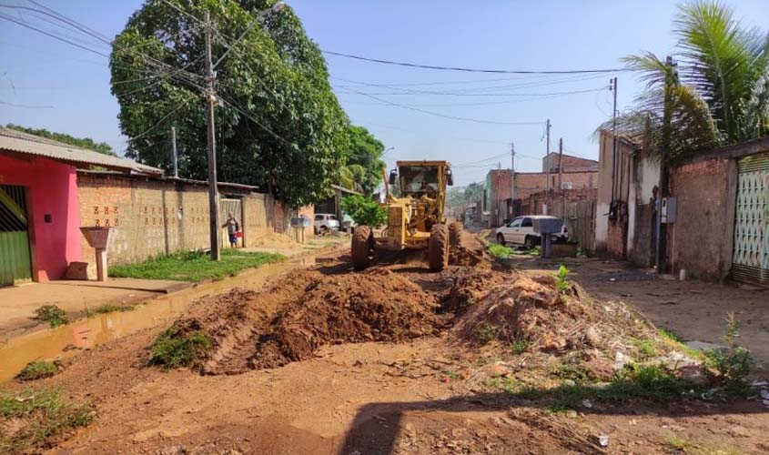 Ruas do bairro Jardim Santana começam a ser preparadas para pavimentação