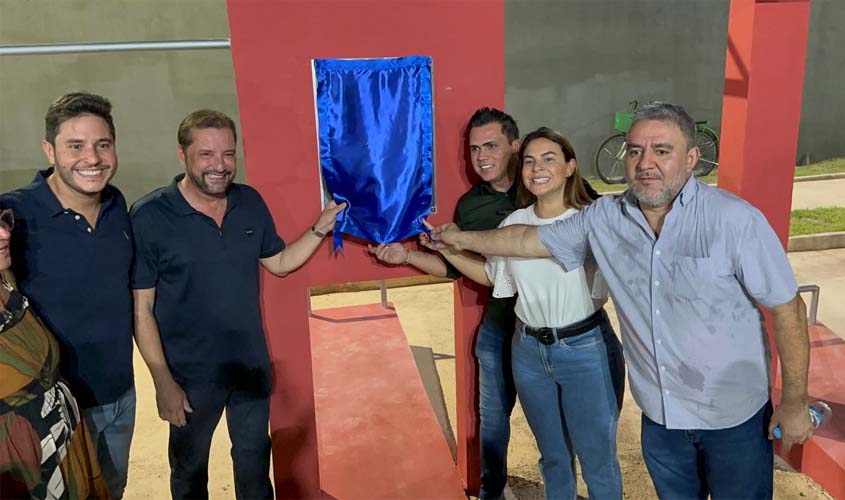 Vereador Everaldo Fogaça participa da inauguração da Praça das Camélias no bairro Eldorado