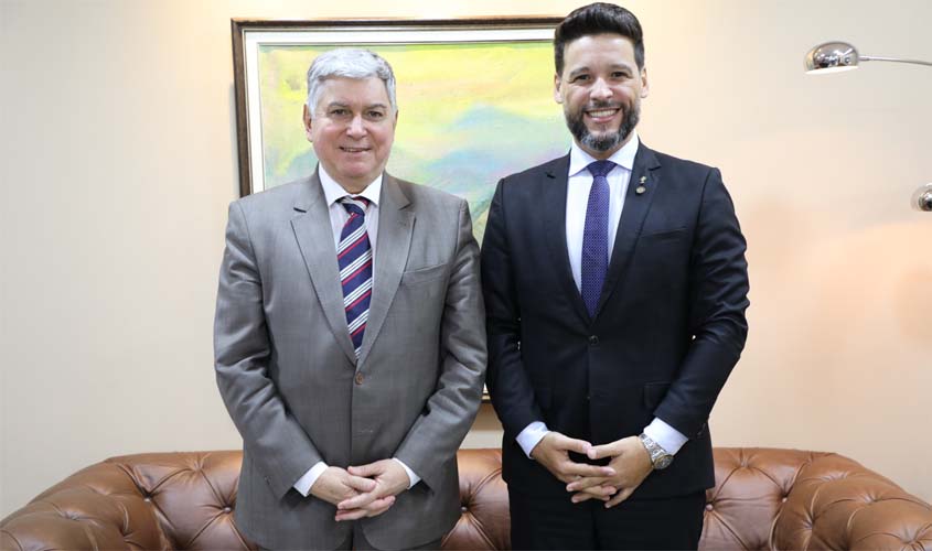 Presidente do TJRO recebe visita de deputado estadual