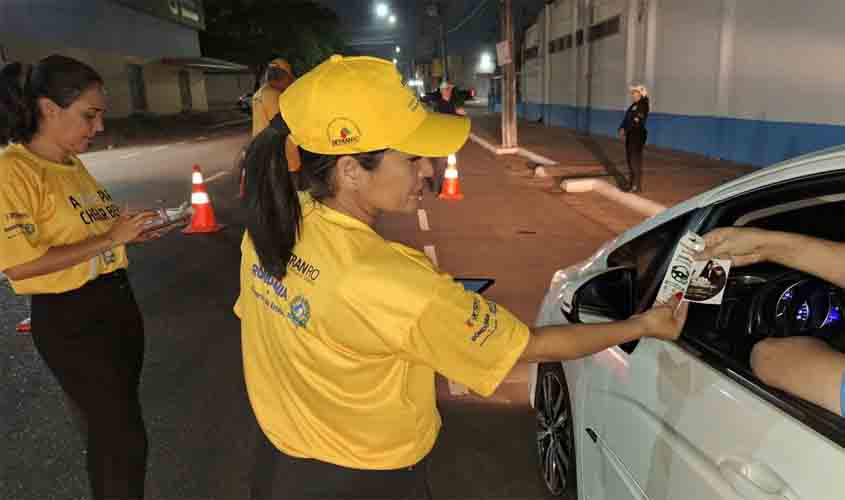 Para prevenir sinistros no trânsito, Detran-RO intensifica campanhas educativas em escolas, bares e ruas 