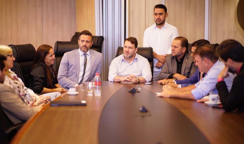 Presidente da Alero recebe a secretária de Estado da Educação, Albaniza Menandro