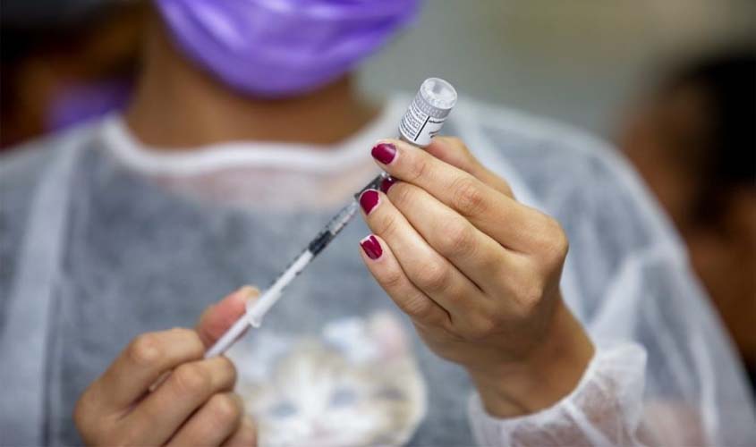 Deputado Alan Queiroz solicita inclusão da vacina contra Herpes Zoster para idosos no calendário estadual