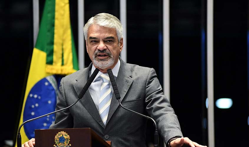 Humberto Costa considera eleição de Jair Bolsonaro uma ameaça à democracia