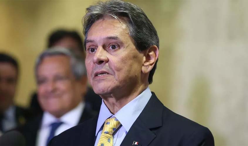 O tiro atingiu Bolsonaro