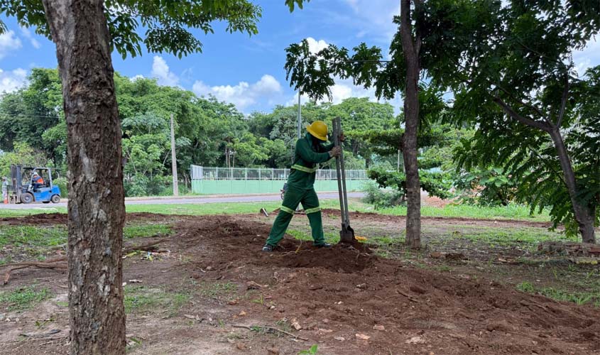 Furto de cabos interrompe obra de iluminação na praça
