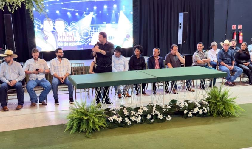 Alex Redano prestigia posse da APA e cita Expoari 2026