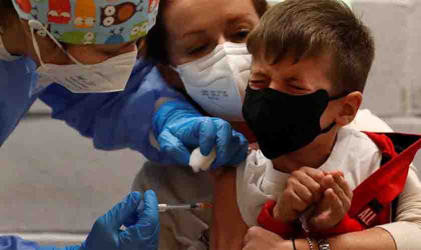 Vacinação contra a Covid-19 em crianças começa no dia 10 de janeiro, mas sob prescrição médica