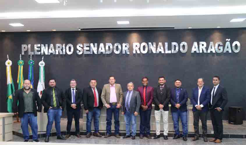 Câmara de Cacoal encerra período legislativo com homenagens