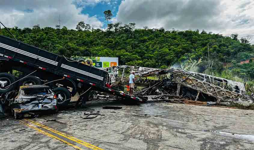 Motorista de carreta envolvida em acidente se apresenta à polícia