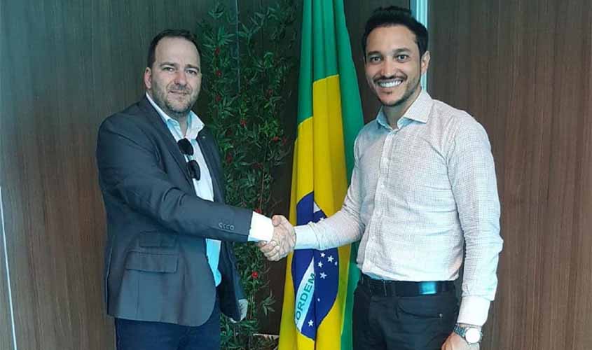 Alex Redano vai à Sesau e pede celeridade na licitação do novo Hospital Regional de Ariquemes