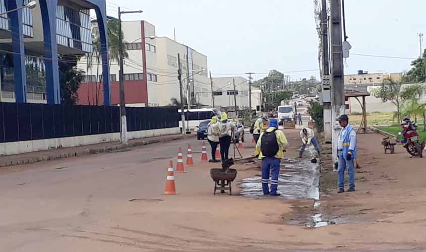 Prefeitura realiza limpeza e libera vias interditadas na região central da cidade