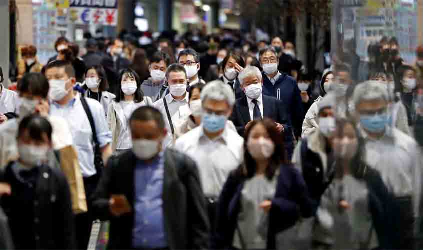 Regras para uso de máscaras em aviões e aeroportos ficam mais rígidas