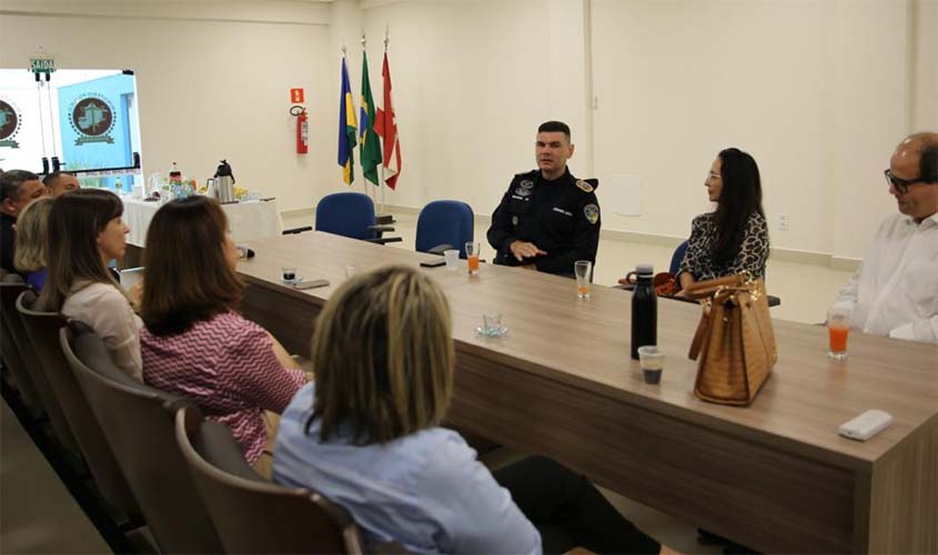 Promotoria de Justiça recebe visita institucional de comandante da PM