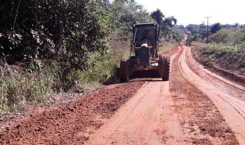 Zona rural recebe trabalhos da Prefeitura de Vilhena com máquinas da Secretaria Municipal de Obras