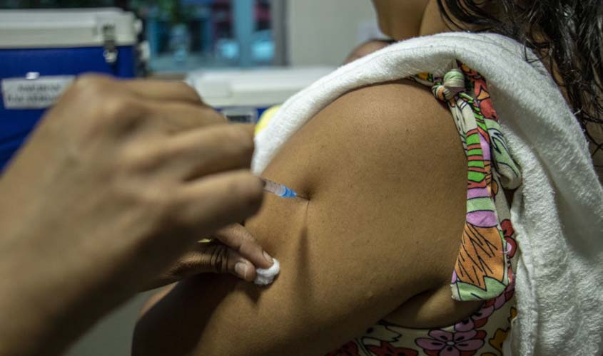 Vacina contra a gripe continua disponível nas unidades de saúde para todos os públicos