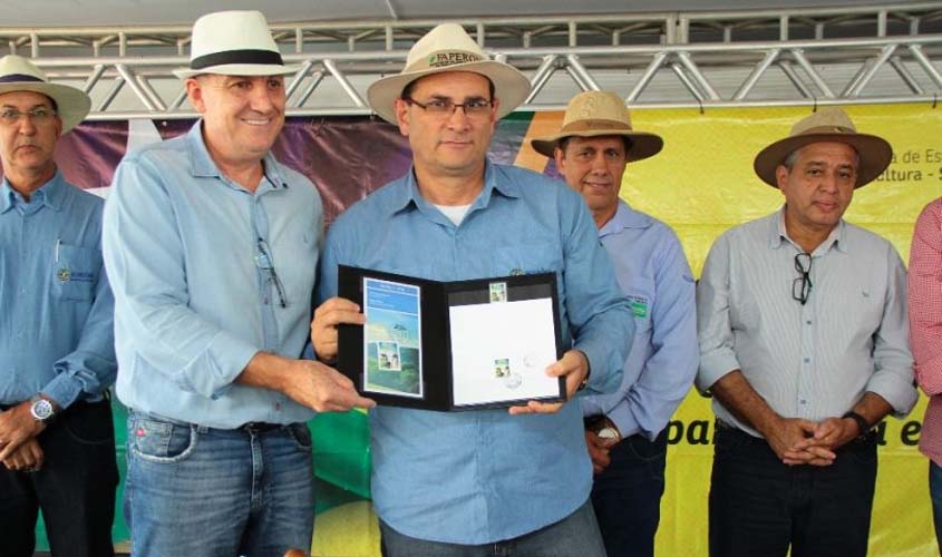 Selo alusivo ao combate à febre aftosa é lançado na 7ª Rondônia Rural Show; Estado não registra casos da doença desde 2003